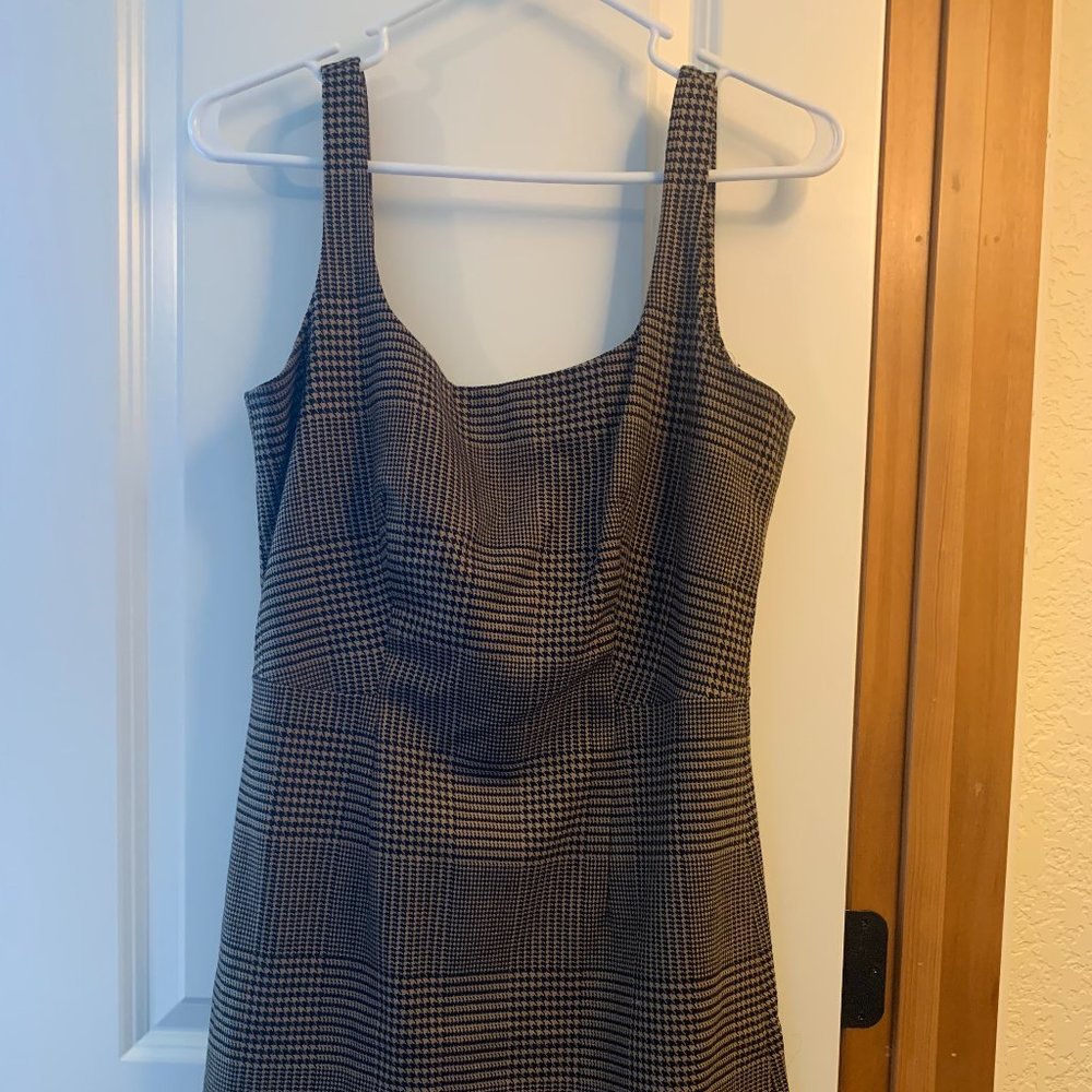 Banana Republic Mini dress, houndstooth pattern, size 4